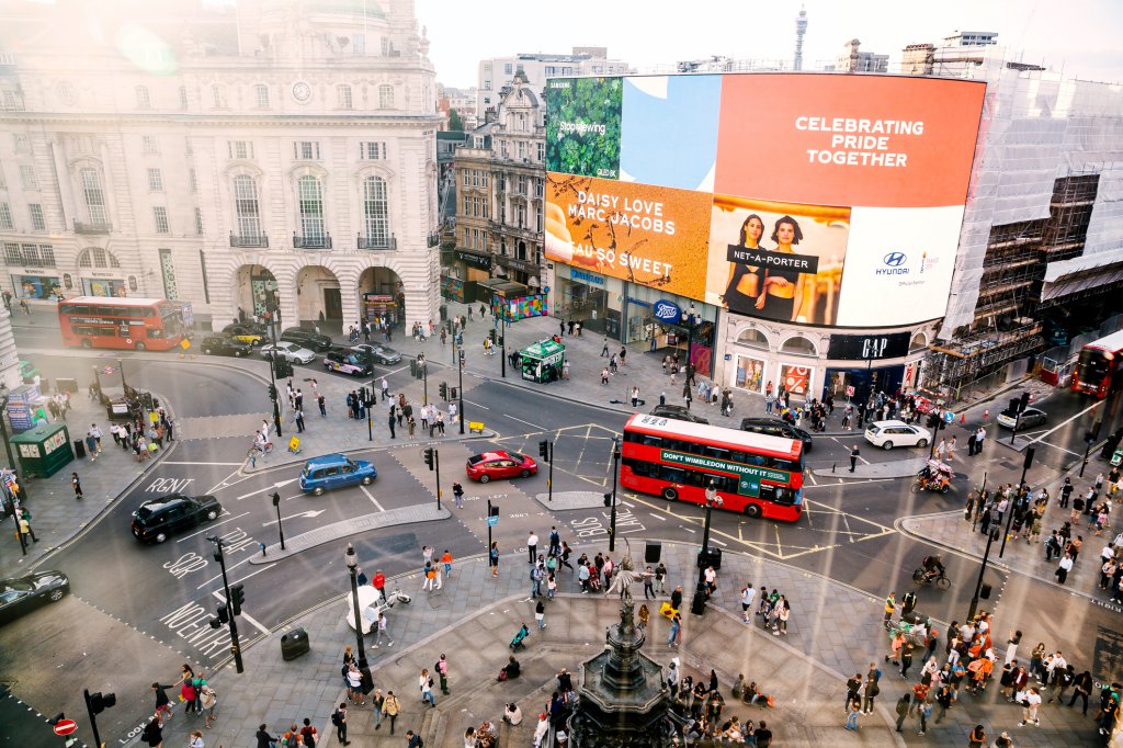 A busy Piccadilly Circus in London.
